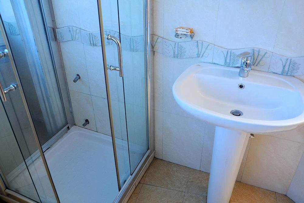 Dimitri Hotel Addis Abeba Buitenkant foto